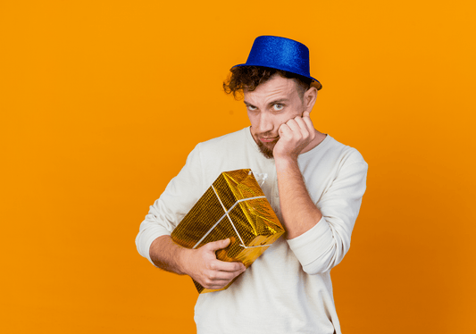 mann-mit-geschenk-png