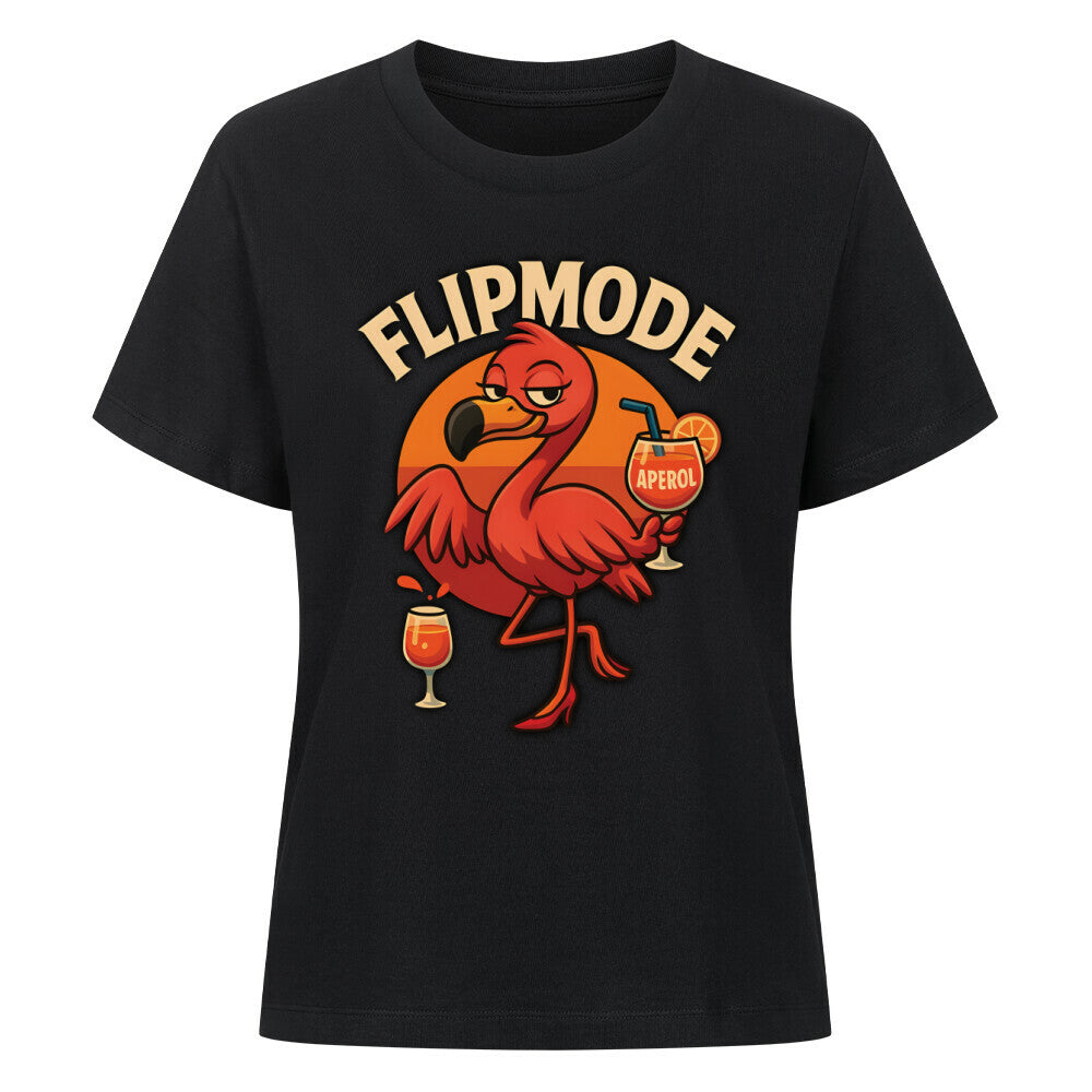 Flamingo-Dame mit Aperol-Glas in frecher Pose vor Sonnenuntergang, dazu der Schriftzug „Flipmode“ – lustiges Damen T-Shirt Design.
