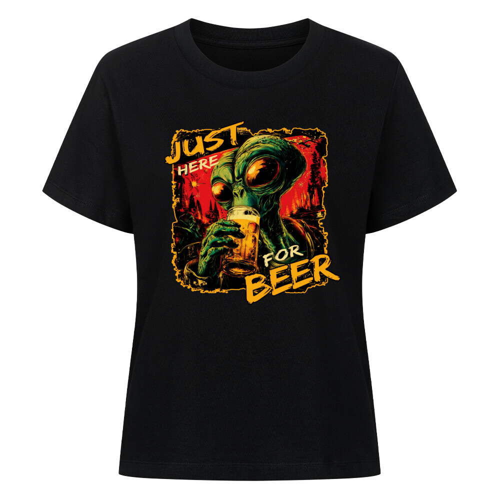 Damen T-Shirt mit Alien, der ein Bier hält, und dem Spruch „Just Here for Beer“ – witziges Frontprint-Design für Bierliebhaberinnen.