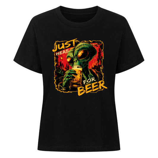 Damen T-Shirt mit Alien, der ein Bier hält, und dem Spruch „Just Here for Beer“ – witziges Frontprint-Design für Bierliebhaberinnen.