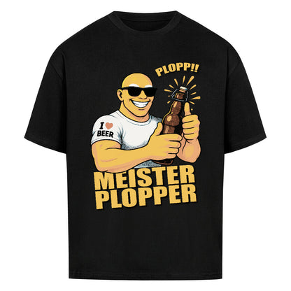 Oversized Bier T-Shirt mit Meister Plopper, der lachend ein Bier hält – beim Öffnen fliegt der Kronkorken im Plopp-Moment durch die Luft.